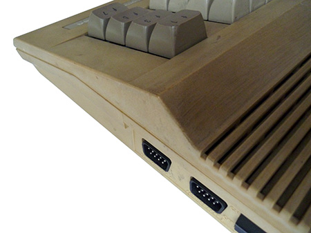 Commodore 64C originale (dettaglio)