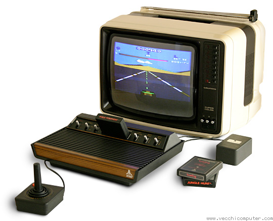 Atari VCS 2600 Video Computer System con la cartuccia Pole Position