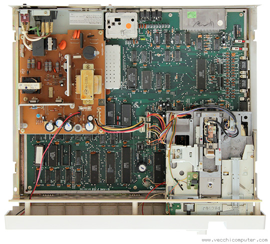 Commodore 128DCR (interno)