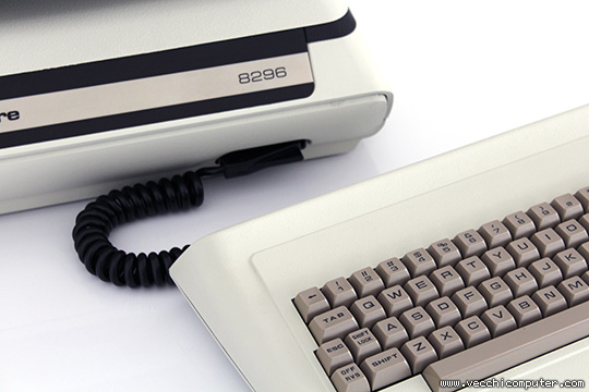 Commodore 8296 (connessione tastiera)