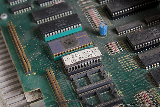Commodore 8296-D - Sporco